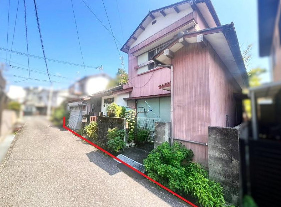 「2駅利用可の好立地」高知市南竹島町　売地　建築条件無しの周辺|現在、建物のある現地の様子。
敷地と道路の位置関係や、周辺の住環境をご確認いただけます。