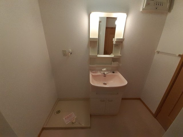 フォーシーズン赤坂の洗面所|スペースが確保できる洗面所です