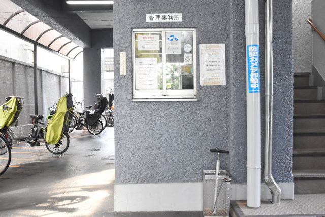 【受付】 | 大山コーポサンキョウ | 管理人さんが勤務する管理人室の様子。～即日のご見学可能～　お問合せはお気軽に。