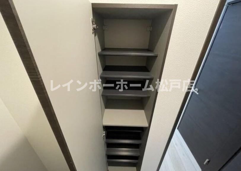 特典：仲介手数料が半額です!!の収納|便利な収納スペースです