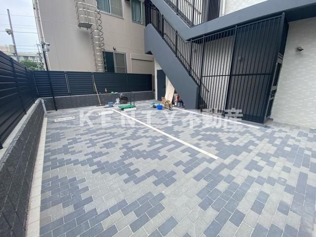 【駐車場】 | シーズンフラッツ蒲田 | 駐車場に車を止められます