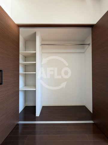 フロンティアコート堺筋本町の収納|フロンティアコート堺筋本町　クローゼット