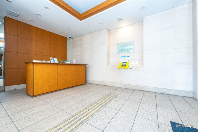 サーパス信濃吉田駅前のエントランス
