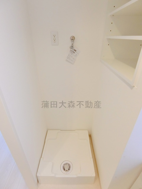 ミライズ武蔵新田レジデンスの設備|収納棚付き洗濯機置き場　洗面脱衣所