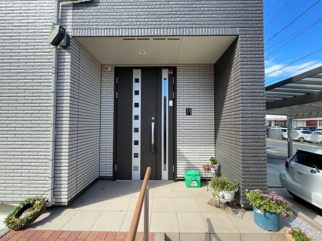 中古戸建・中古住宅　郡山市東原1丁目　富田東小・富田中の玄関|カメラ付きインターホンあり！