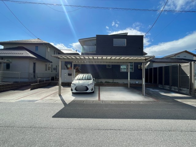 中古戸建・中古住宅　郡山市東原1丁目　富田東小・富田中の駐車場|カーポート2台分+カースペース２台（車種による）確保！
