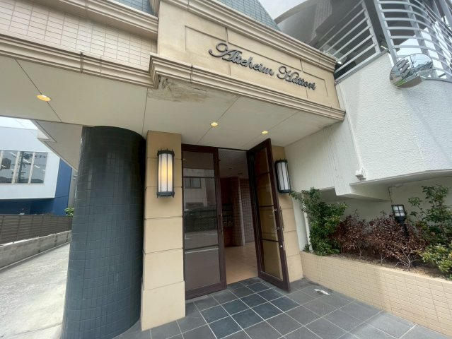 アルテハイム服部のエントランス