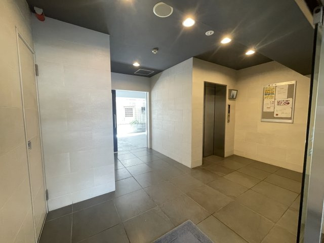 FLAT34上本町のロビー