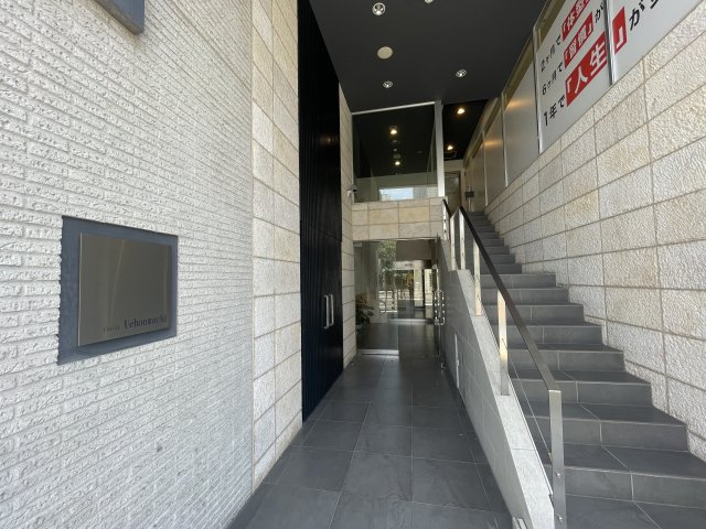 FLAT34上本町のエントランス