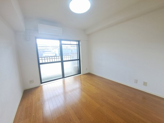 エクセレント甲子園七番館の居間・リビング