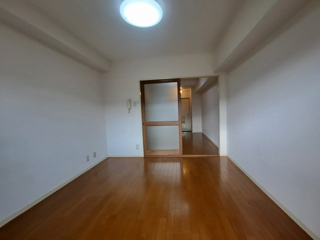 エクセレント甲子園七番館の洋室