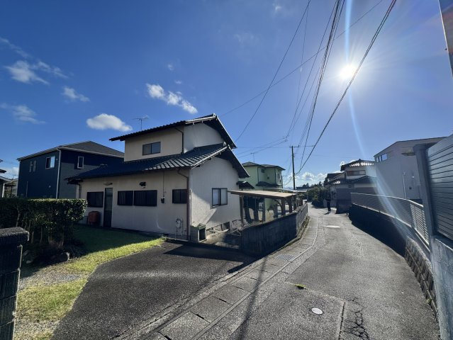富士宮市山宮　中古戸建　4DKの前面道路含む現地写真