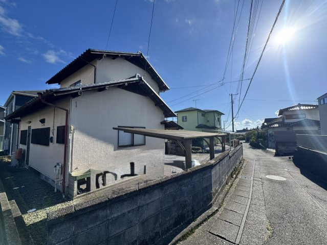 富士宮市山宮　中古戸建　4DKの前面道路含む現地写真