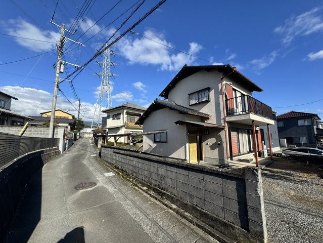 富士宮市山宮　中古戸建　4DKの前面道路含む現地写真