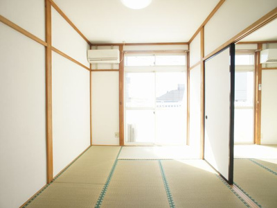 【居間・リビング】 | アスティ鹿沼 | 快適に過ごせるエアコンが付いています♪