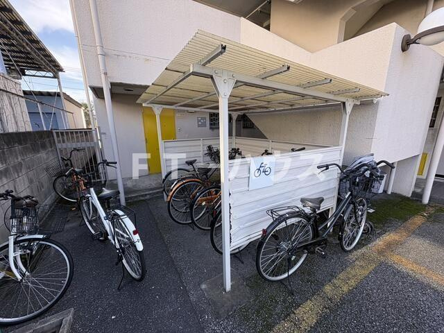サンライズ行徳の駐車場