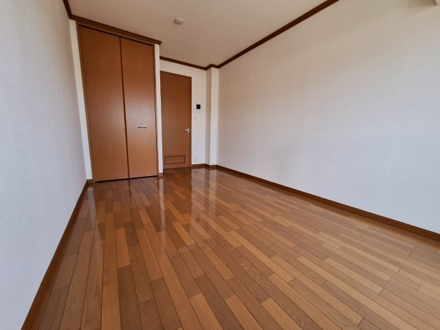 上原中村マンションの洋室