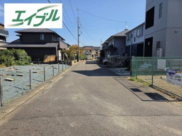 小牧市応時３丁目　売地の前面道路含む現地写真