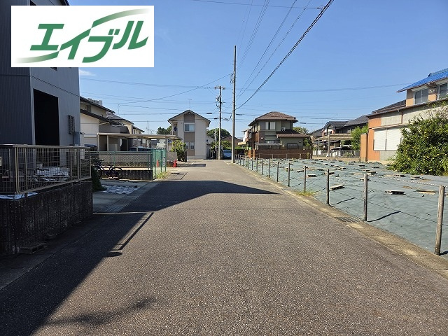 小牧市応時３丁目　売地の前面道路含む現地写真