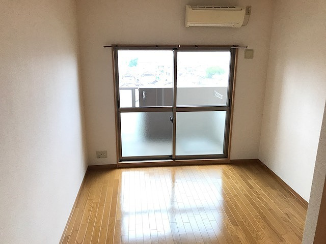 ベルドミール末広五番館の居間・リビング