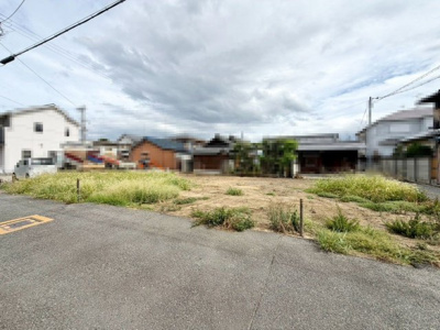 【前面道路含む現地写真】 | 千原町１丁目　新築一戸建 | トイレ１階と２階の２ヶ所にございます！忙しい朝や家族の多いご家庭にも嬉しい仕様です♪