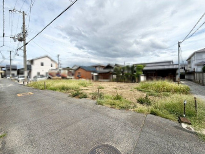 【前面道路含む現地写真】 | 千原町１丁目　新築一戸建 | 【３ＬＤＫ+ＷＩＣ】暮らしやすい間取りですので、子供部屋や趣味のお部屋も作れます♪ 資料請求だけでもお気軽にお問い合わせください！