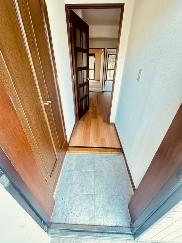 川口市大字石神の賃貸マンションの玄関