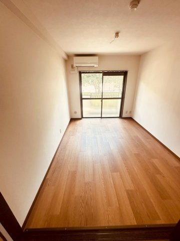川口市大字石神の賃貸マンションの居間・リビング