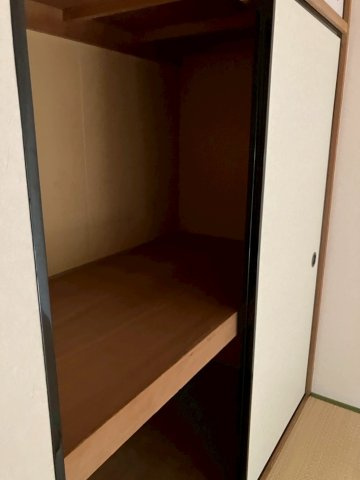 川口市大字石神の賃貸マンションの収納