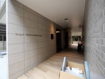 【エントランス】 | ArtizA南船場 | 落ち着いたエントランスです