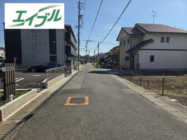 小牧市応時４丁目　売地の前面道路含む現地写真