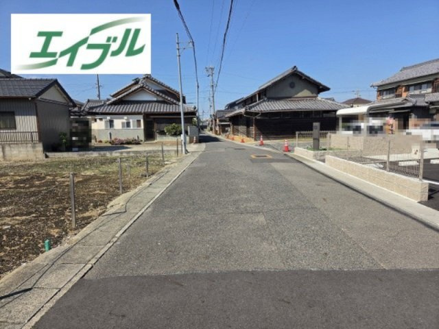 小牧市応時４丁目　売地の前面道路含む現地写真