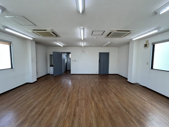 大阪市西成区出城１丁目の店舗事務所の内装