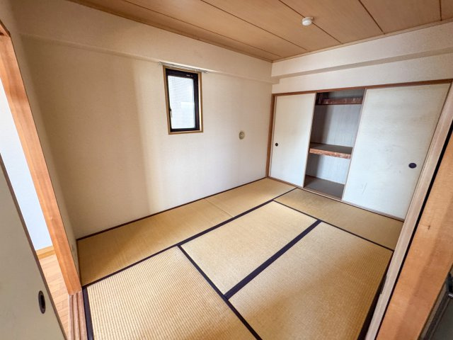 グレイスケヤムラの寝室