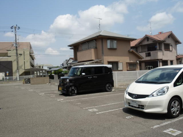 ディアス潤和の駐車場