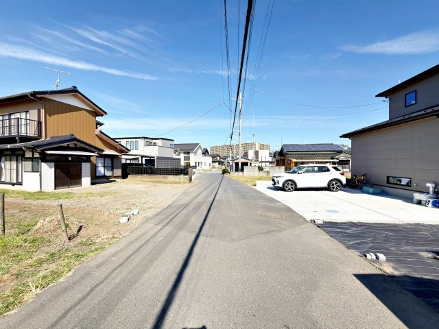 【前面道路含む現地写真】 | つくばみらい市小張　中古戸建 | 駅前には商業施設など多数で便利です！
