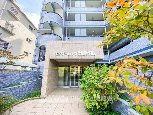 セザール八王子北野公園の外観|【Comfortable Residence】◆京王線「北野」駅徒歩8分◆通勤や通学にも利用しやすい交通環境。RC造のマンションで、日々の暮らしを始めてみませんか。