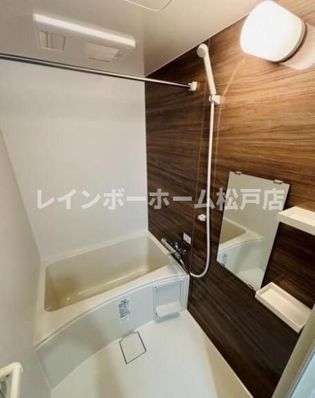 コネクトパークヒルズ南初富の浴室|落ち着いた空間のお風呂です