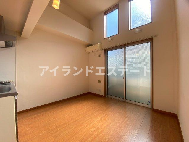 エピ駒沢　駅近　独立洗面台　オートロック　デザイナーズの居間・リビング