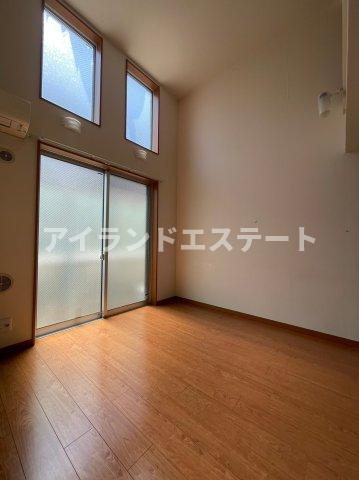 エピ駒沢　駅近　独立洗面台　オートロック　デザイナーズの居間・リビング