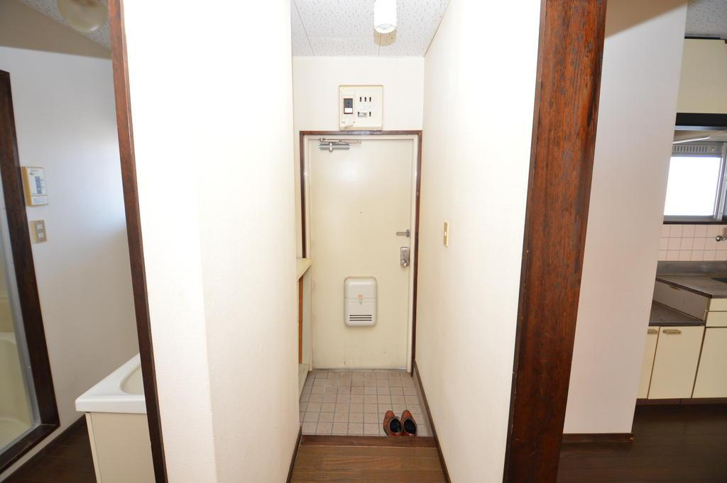 レジデンス中山Ⅱの玄関|（参考）他室の写真を使用しています。現況優先となります。
