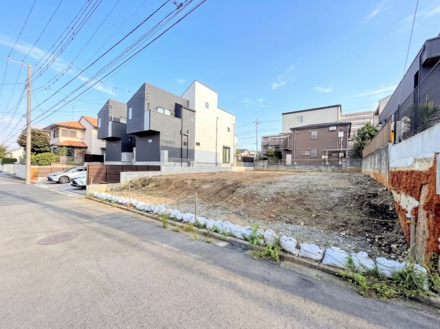 港南区丸山台2丁目　売地　第２の外観|◆一戸建てを中心とした街並みが整然と続き、周辺は高い建物が建っていないので、緑の多い閑静な趣を感じる環境です。街並みや周辺環境も重要なポイントです！！