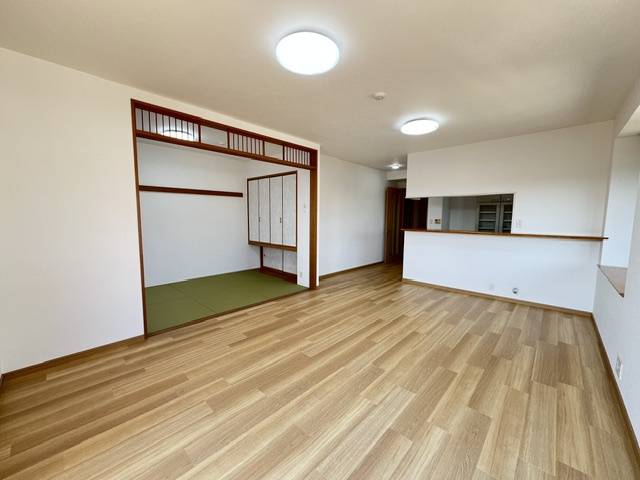 サンリヤン木町（A-9）の居間・リビング