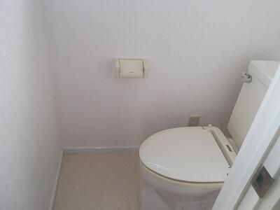 エルハイツのトイレ|ゆったりとした空間のトイレです