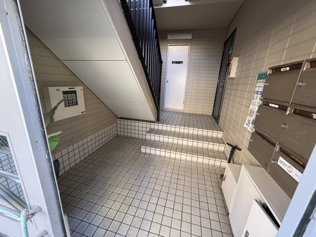 メゾン鈴原のエントランス