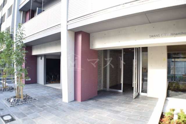 大阪市西区南堀江２丁目の賃貸マンションのエントランス