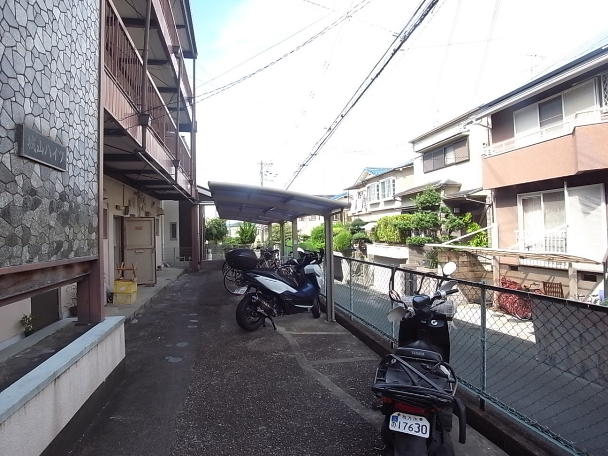 城山ハイツの駐車場