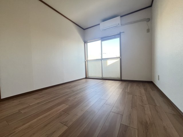府中市住吉町３丁目のアパートの寝室