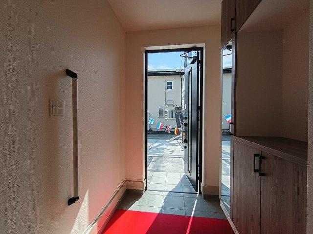 LiGNAGE NEX-G 高崎市下小鳥町1期 1号棟の玄関|現地撮影