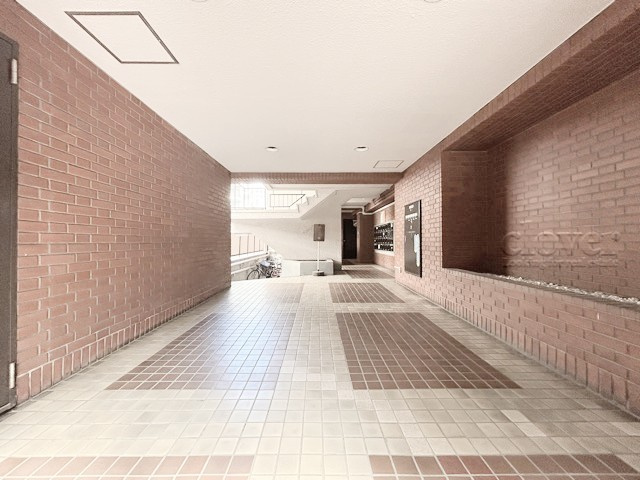 【ロビー】 | リレント白山 | マンションのエントランスに広がるホールの様子。～即日のご見学可能～　お問合せはお気軽に。